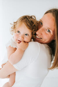 družinsko fotografiranje mamice in hčerke