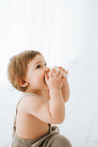 Fotografiranje malčka v studiu