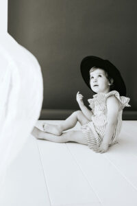 malček v fotografskem studiu melanie