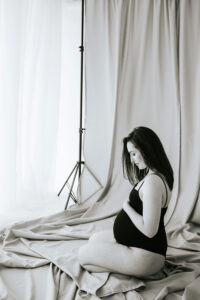 Nosečniško fotografiranje v studiu