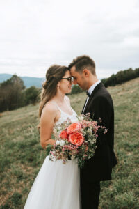 Poročni par v naravi